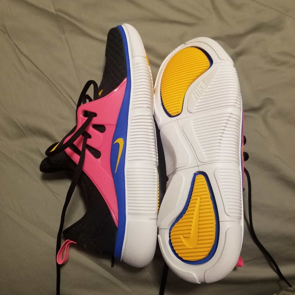 Brand New Nike Acalme Sneakers